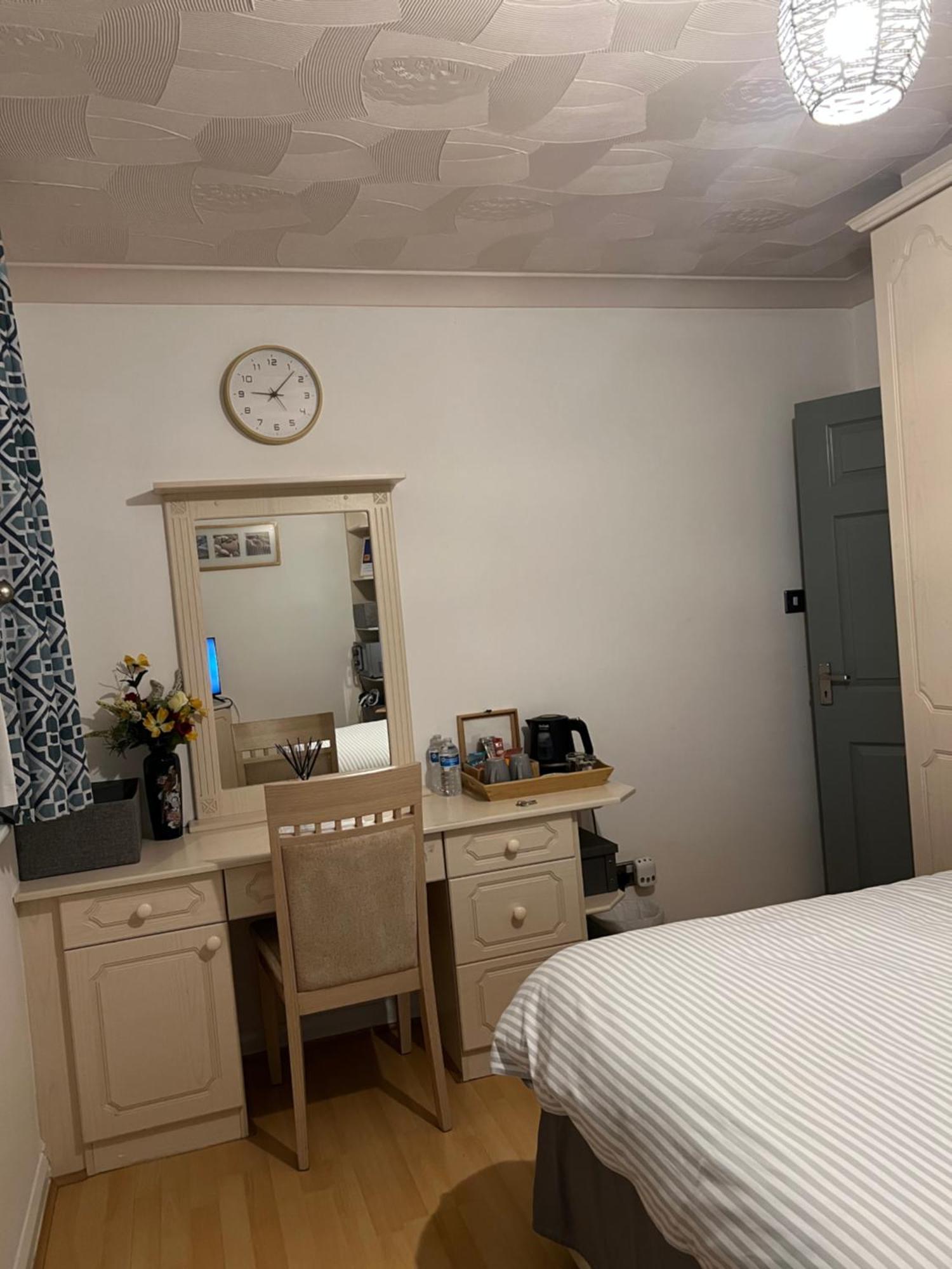 Double Room At The Bungalow With Shared Shower Room Kettering Exterior photo
